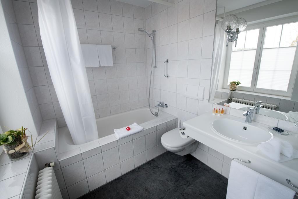 Gasthaus Zum Bahnhof Berg Bagian luar foto
